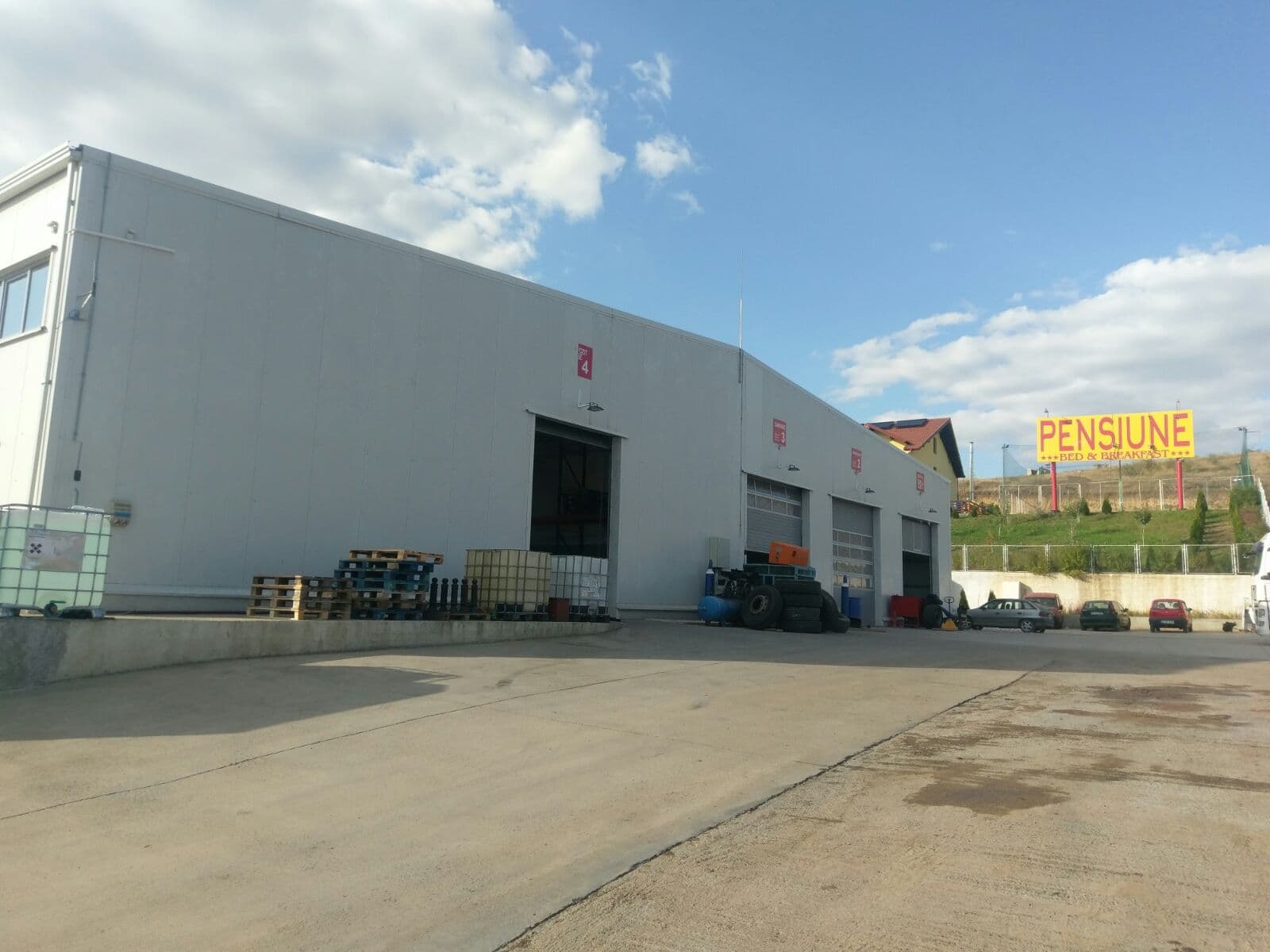 Curtea și canalele de lucru ale service-ului LKW Marian